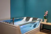 Ira-Hpa Hotel - Hot Tub