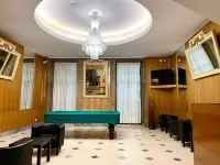 Hotel Universal โรงแรมใกล้โบสถ์การ์โม