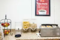 Econo Lodge Truman Inn - servizio colazione