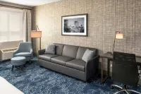 Residence Inn Manchester Downtown - موقف سيارات