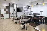 Hampton Inn and Suites by Hilton Phoenix Downtown - Pet-friendly