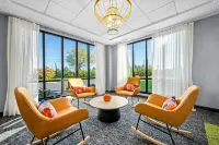 Spark by Hilton Cleveland Beachwood - parking