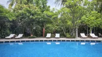 Taj West End - สระว่ายน้ำแบบอินฟินิตี้