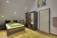 Holiday Home - Cityhouse WG9 - 6 Guests - 3BR - Homestays