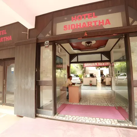 Hotel Sidhartha Walking Distance from TajMahal