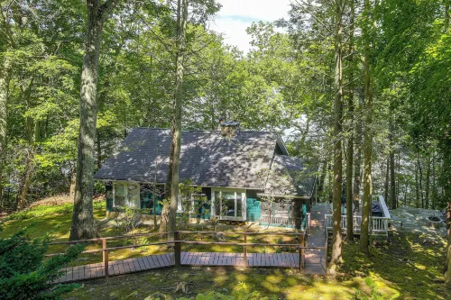 Dainty New Preston Cottage w/ Dock & Lake Views! - Pet friendly