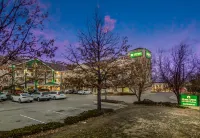 HomeTowne Studios Denver - Airport/ Aurora - 2-Star