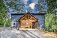 New Luxury Cabin in Coosawattee River Resort _ Hot Tub + Views + Sleeps 12 - 4 estrellas