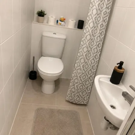 House Sleeps 9 - Free Parking X2, Fast Internet