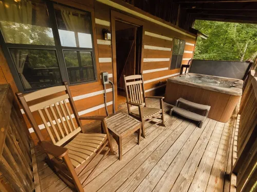 McKenzie Cabin: A Cozy Romantic Updated Retreat with Mountain Views and Hot Tub - 4つ星