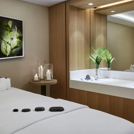 Hilton Garden Inn Dubai, Mall Avenue