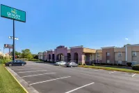 Quality Inn & Suites - Greensboro-High Point - parking