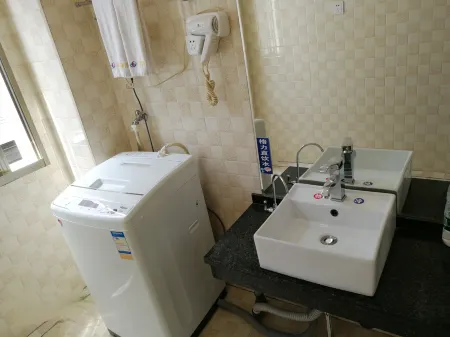 520 Aiqing Apartment (Anhua Dacheng) Отели в г. Аньхуа