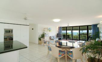 Roydon Beachfront Apartments