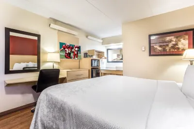 Red Roof Plus+ Nashville North - Goodlettsville Hotels in Goodlettsville