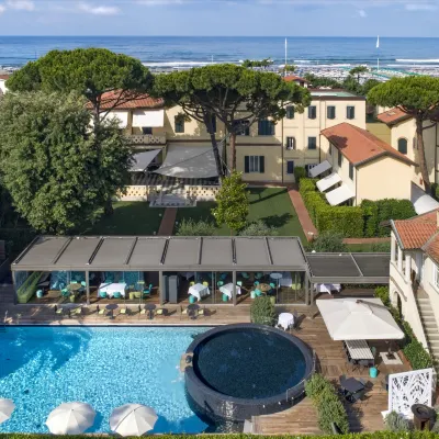 Hotel Byron Hotels near Bagno Dalmazia