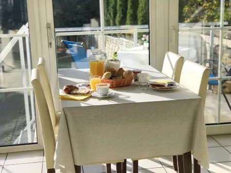 Hotel Kaiser Отели в г. Менхенгладбах