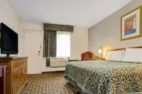 Quality Inn St. Paul-Minneapolis-Midway - parking