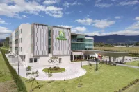 Holiday Inn Quito Airport Hotel dekat La Capilla Del Hombre