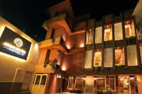 Mayur Hotel Bar and Restaurant
