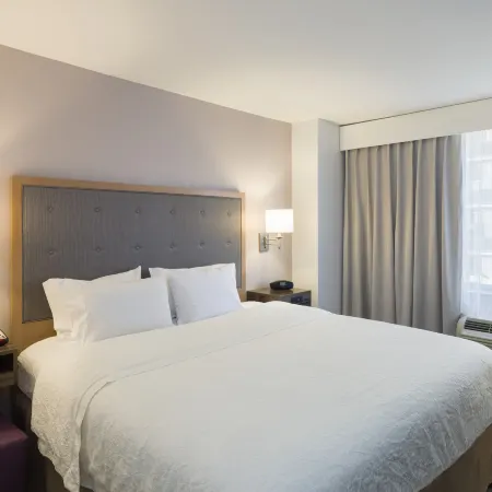Hampton Inn Manhattan - Times Square South Отели рядом с достопримечательностью «Манхэттен»