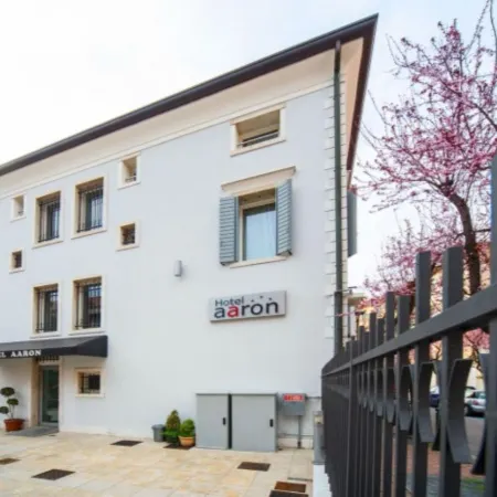Hotel Aaron