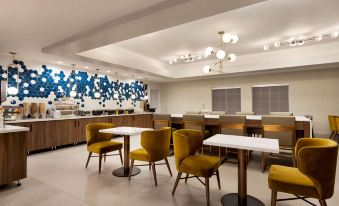 La Quinta Inn & Suites by Wyndham Port Arthur