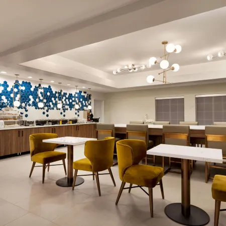 La Quinta Inn & Suites by Wyndham Port Arthur