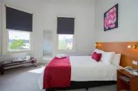 Holgate Brewhouse Hotels near Macedon Park Emu Farm