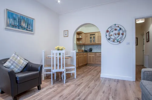 Arcadia - 1 Bedroom Apartment - Tenby - جاكوزي