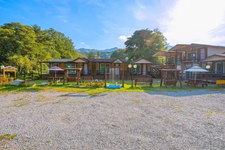 Seongju Morning in the Forest Pension Отели рядом с достопримечательностью «Deoseuta»