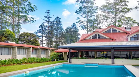 Highlander Hotel & Apartments