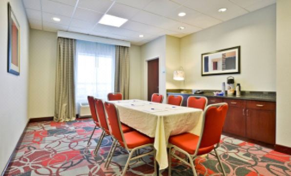 Holiday Inn Express & Suites UTICA by IHG