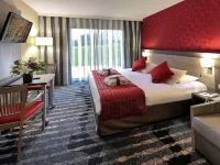 Hôtel Mercure Rouen Val-De-Reuil Hotel dekat Eglise de Martot