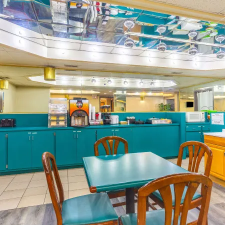 Econo Lodge & Suites Clarksville