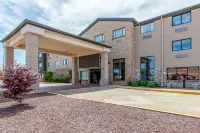 Comfort Inn & Suites Отели рядом с достопримечательностью «C C Moore Stadium Pressbox»