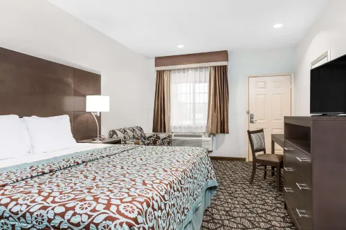 Days Inn & Suites by Wyndham Madisonville Hotels in Madisonville