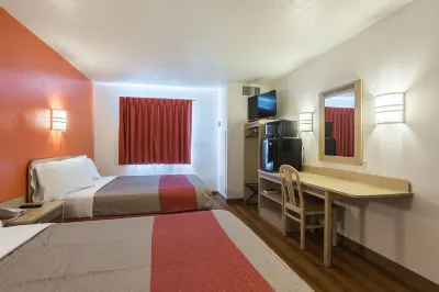 Motel 6 Dale, IN