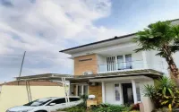 Villa Syariah Permata Garden Hotels in Junrejo