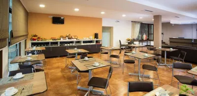 Arami Hotel & Lodge โรงแรมใน