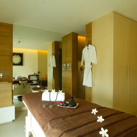 Holiday Inn Mumbai International Airport by IHG