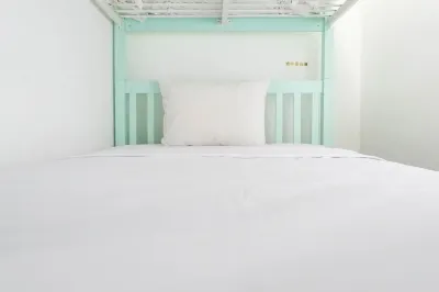 Comfy and Modern Wonderful 2Br Apartment at Tanglin Supermall Mansion Hotel dekat Universitas Ciputra