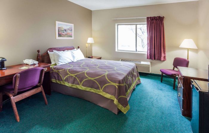 Super 8 by Wyndham Valparaiso