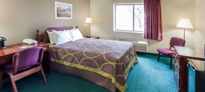 Super 8 by Wyndham Valparaiso Hotels in Porter County