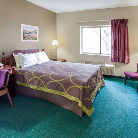 Super 8 by Wyndham Valparaiso