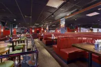Ramada by Wyndham Rochelle Park Near Paramus - bar