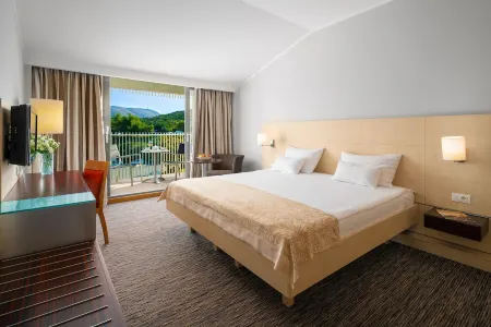 Valamar Lacroma Hotel Отели в г. Sudurad