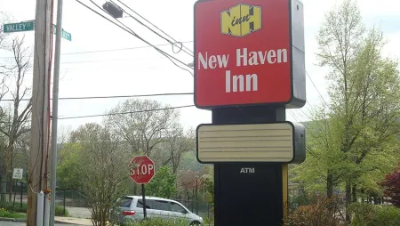 New Haven Inn Отели рядом с достопримечательностью «Парк Восток Рок»
