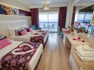 Azura Deluxe Resort & Spa - Ultra All Inclusive