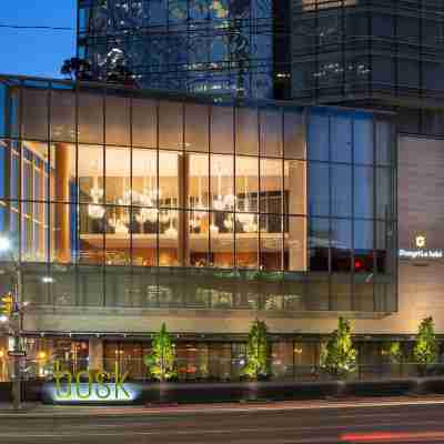 Shangri-La Toronto Hotel Exterior